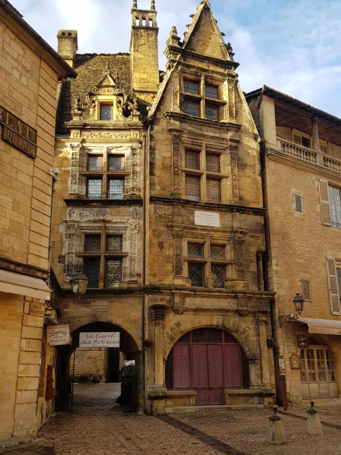Hotel Grand Confort Le Moulin Rouge Terrasson Exterior foto