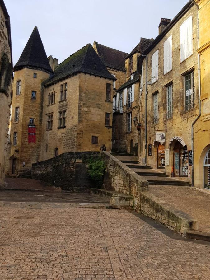 Hotel Grand Confort Le Moulin Rouge Terrasson Exterior foto