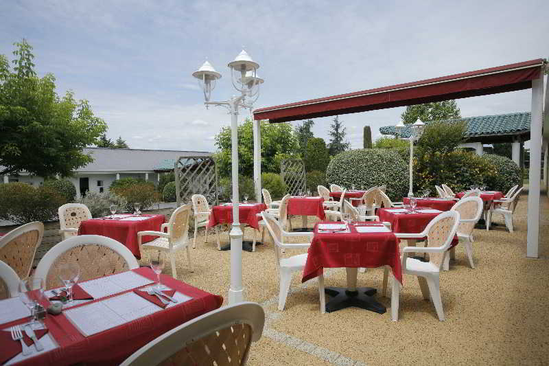 Hotel Grand Confort Le Moulin Rouge Terrasson Exterior foto