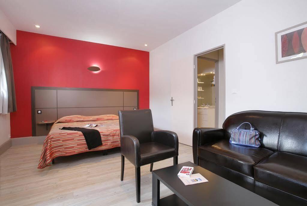 Hotel Grand Confort Le Moulin Rouge Terrasson Exterior foto